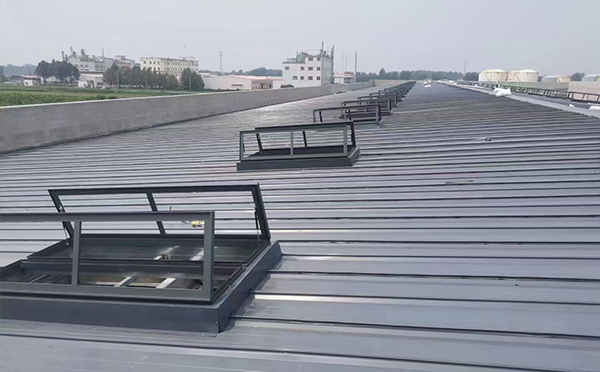 某中学室内体育馆泽库排烟窗改造项目