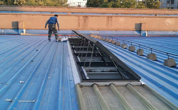 某区域性物流仓储中心泽库排烟窗系统安装项目