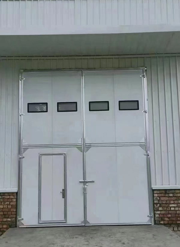 泽库工业门在设备装配车间出入口的实施记录