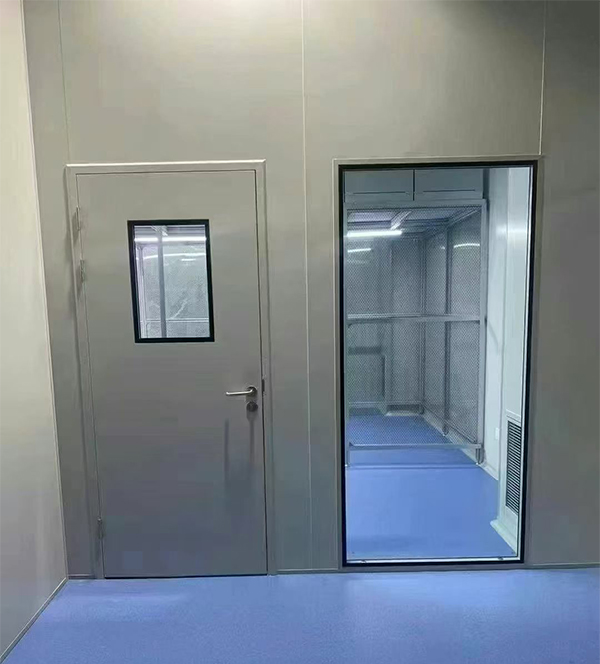 学校教学楼完成泽库防火门标准化安装